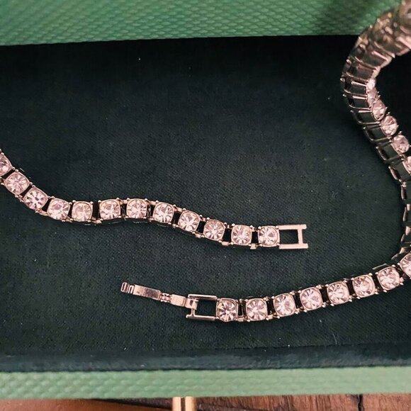 Elegant Rhinestone Tennis Necklace Silver Tone Sparkly 19” Bridal or Evening Jew - Picture 5 of 9